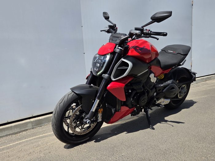 Ducati Diavel V4 Red motocicleta ocazie
