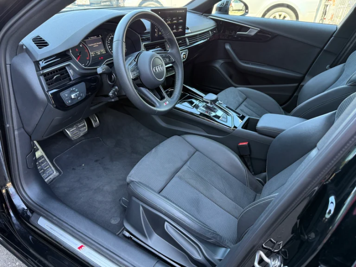 Audi A4 Limousine S line