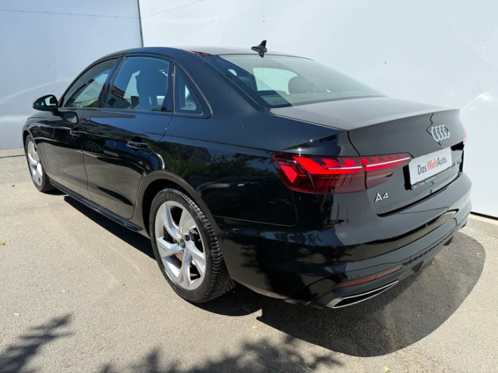 Audi A4 Limousine S line