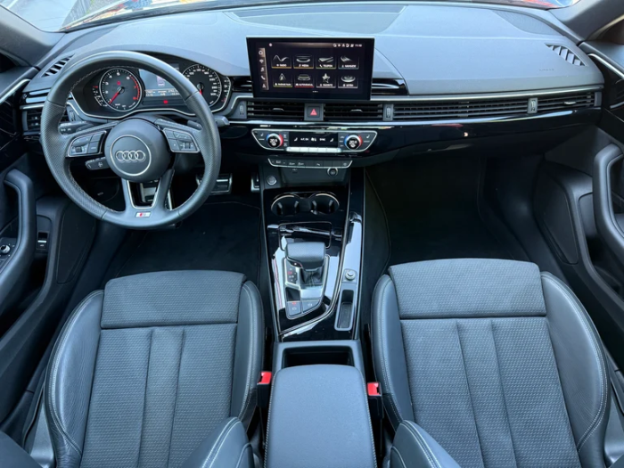 Audi A4 Limousine S line