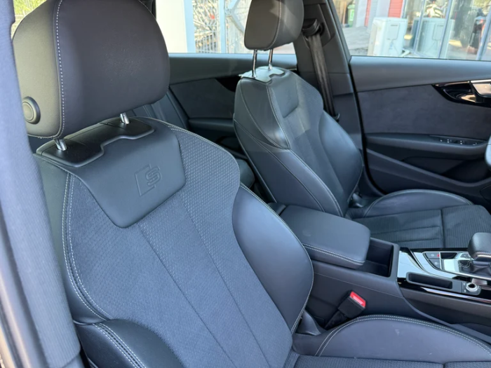Audi A4 Limousine S line